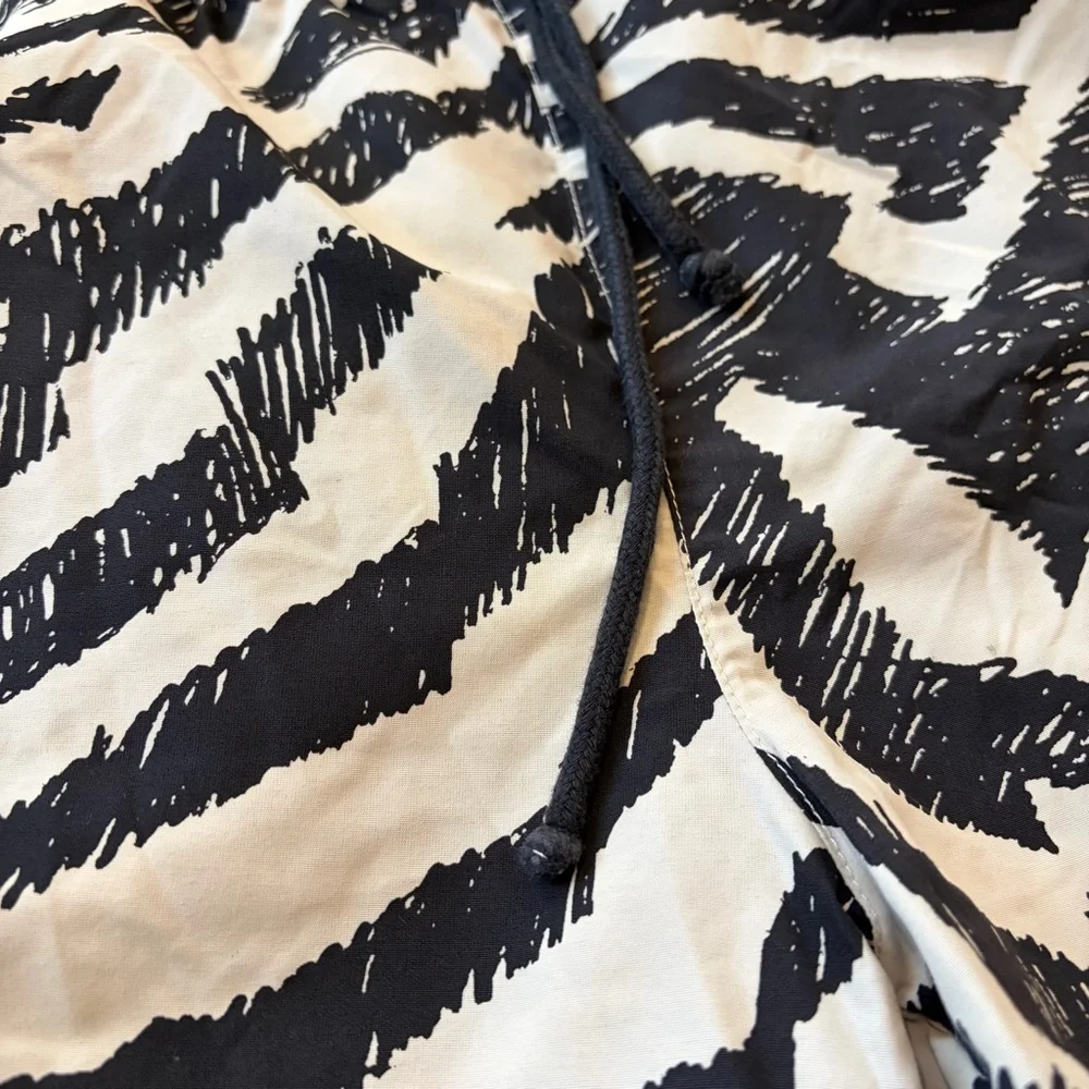Mishka Board Shorts Size 32 Retro 80s 90s Black‎ White